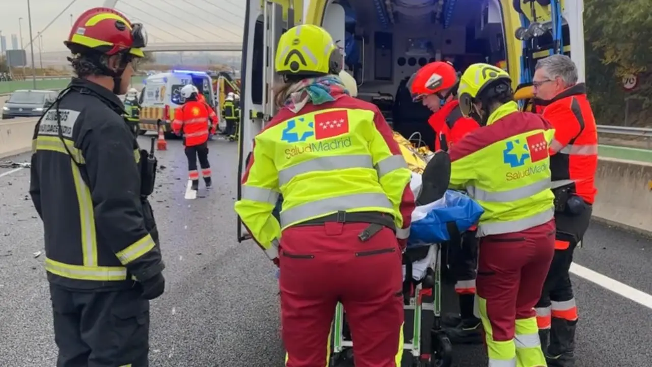 Tres heridos graves tras un choque entre seis veh&iacute;culos en Pozuelo de Alarc&oacute;n.