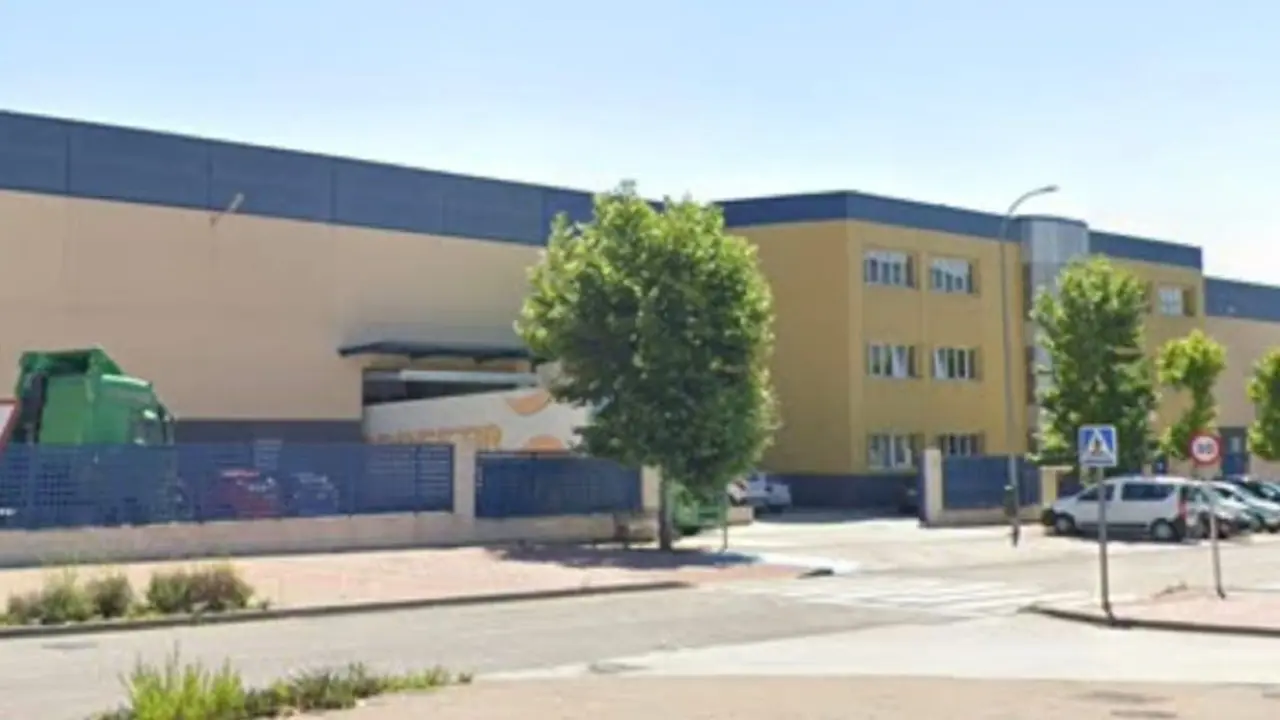 Meco y Alovera participan en la huelga de Jevaso. La imagen muestra la sede de la empresa.