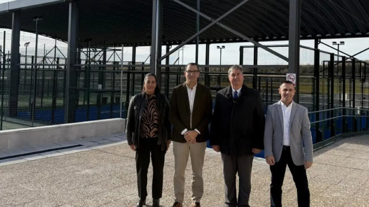 La Comunidad de Madrid ha inaugurado nuevas pistas de p&aacute;del en Ajalvir. La inversi&oacute;n es parte del Programa de Inversi&oacute;n Regional.