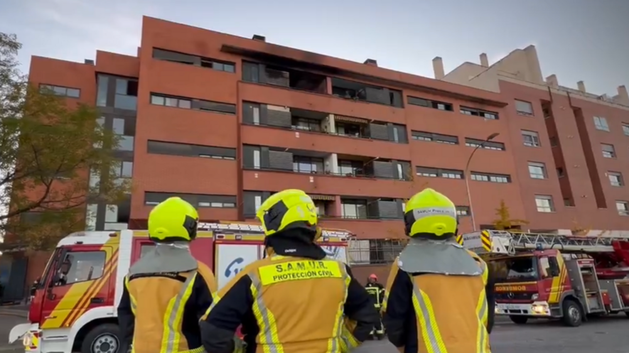 Un incendio devastador afecta a una vivienda en Villa de Vallecas, resultando en la p&eacute;rdida de un perro.