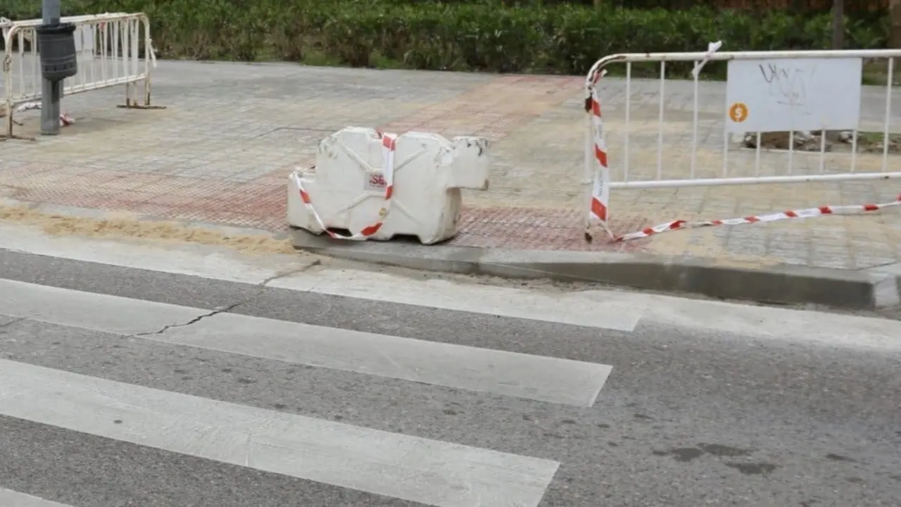 Anuncio de restricciones de tr&aacute;fico en la calle Honduras por obras. Se espera que afecten el 1 y 2 de diciembre.