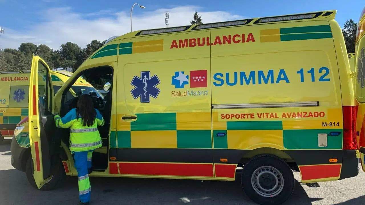 Imagen de una ambulancia del SUMMA 112 en acci&oacute;n en Alcal&aacute; de Henares.