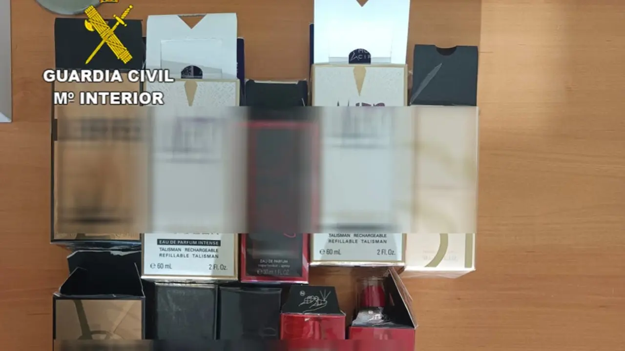 Una mujer fue detenida en Quer por robar productos de belleza. La Guardia Civil investiga el caso.