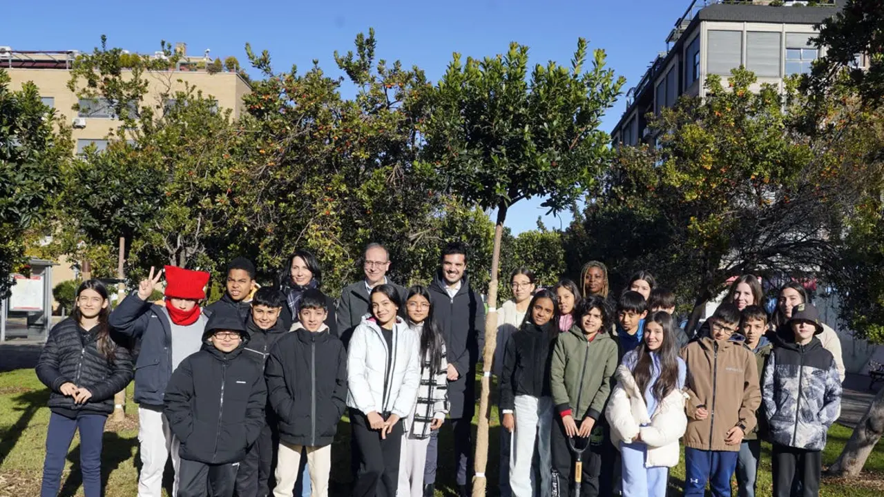 Estudiantes de Torrej&oacute;n participan en la plantaci&oacute;n del madro&ntilde;o n&uacute;mero 47.