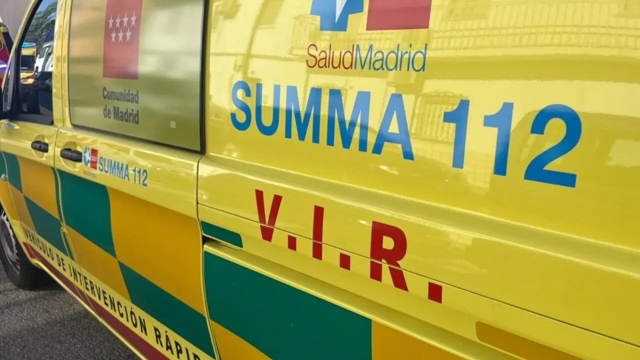 Ambulancia del servicio de emergencias en Madrid tras un incidente violento.