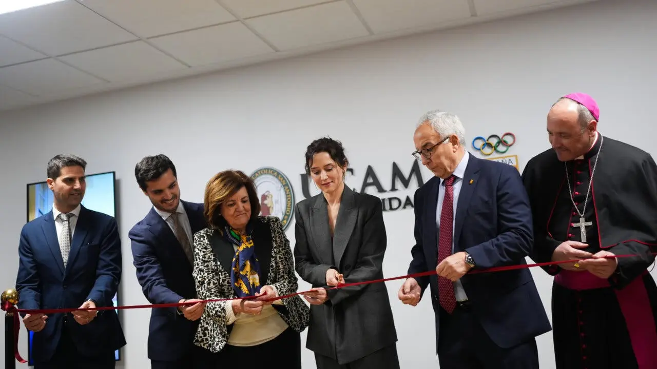 La presidenta Ayuso inaugura el nuevo campus Alma Mater de la UCAM en Torrej&oacute;n de Ardoz.