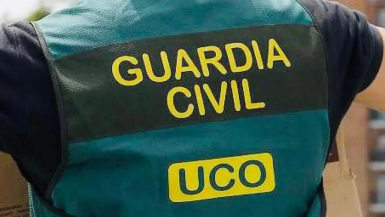 La UCO de la Guardia Civil realiza una investigaci&oacute;n en Correos y ministerios. Se buscan documentos relacionados con contratos p&uacute;blicos.