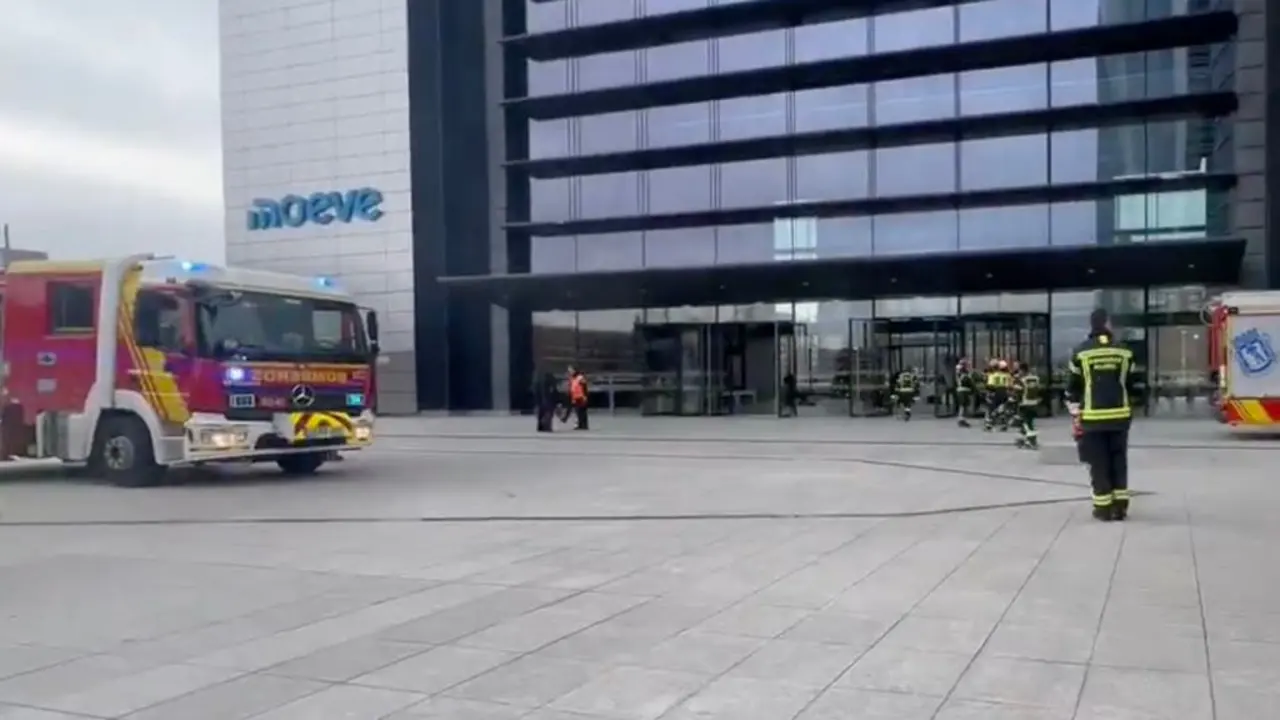 Un incendio en un transformador oblig&oacute; a evacuar la torre Foster de Castellana.