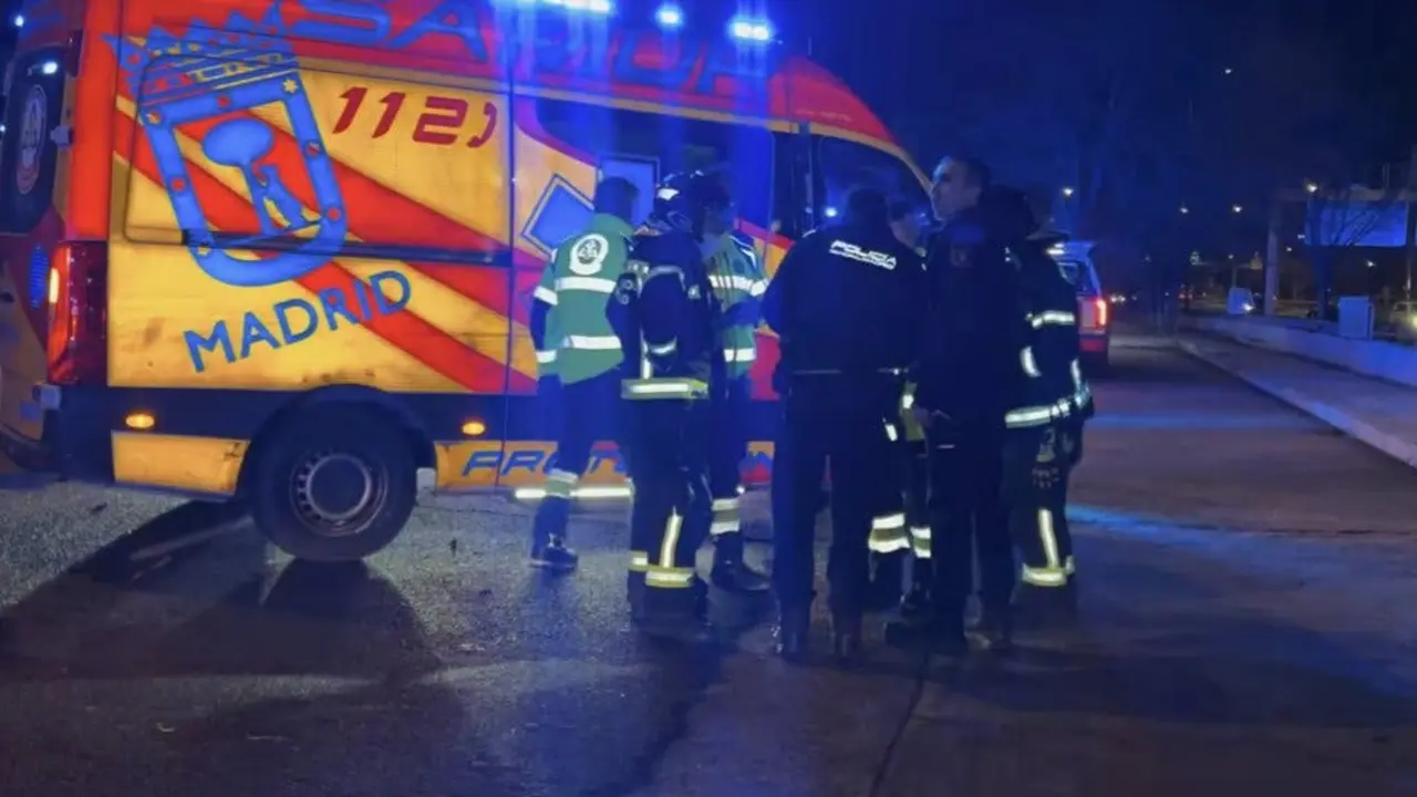 Un motorista result&oacute; herido grave tras chocar con un coche en Madrid.