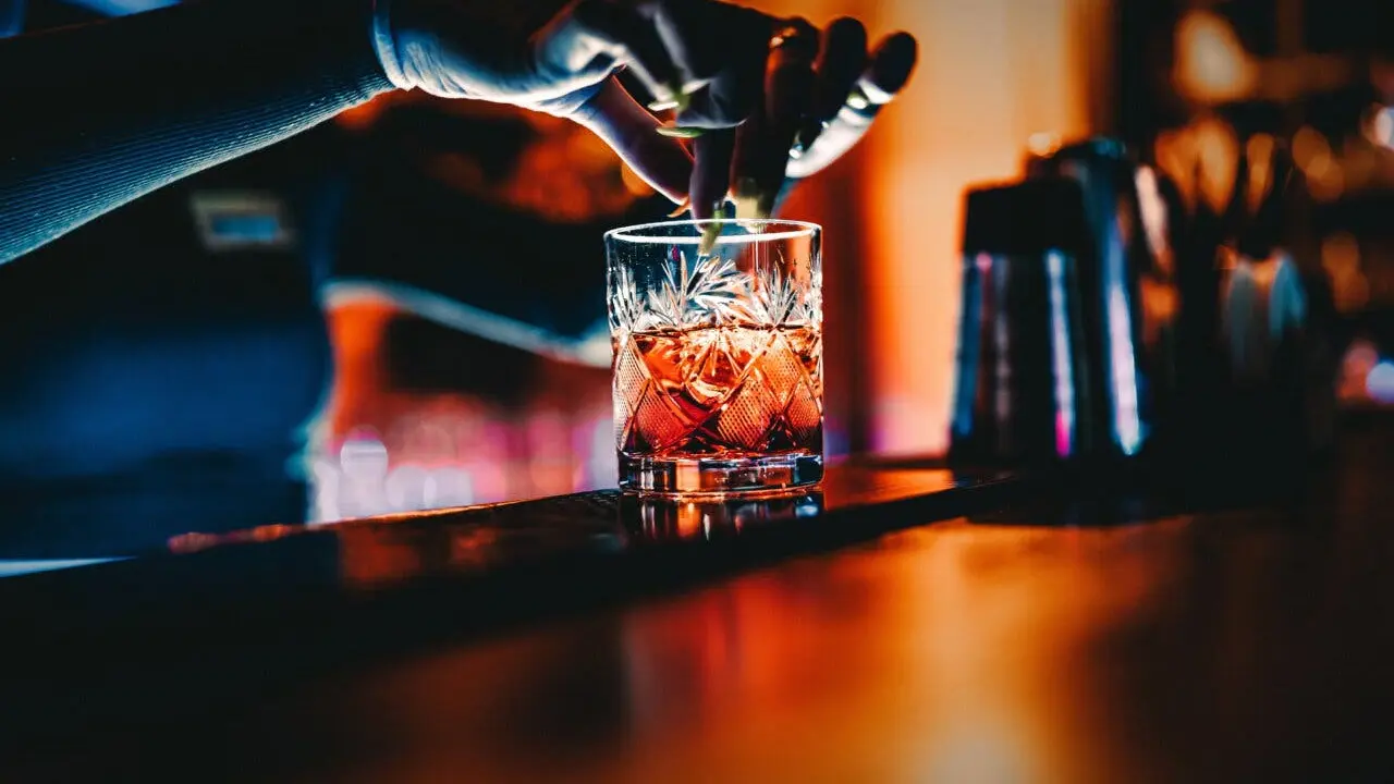 Tres mujeres fueron detenidas por drogar a hombres en discotecas de Madrid para robarles.