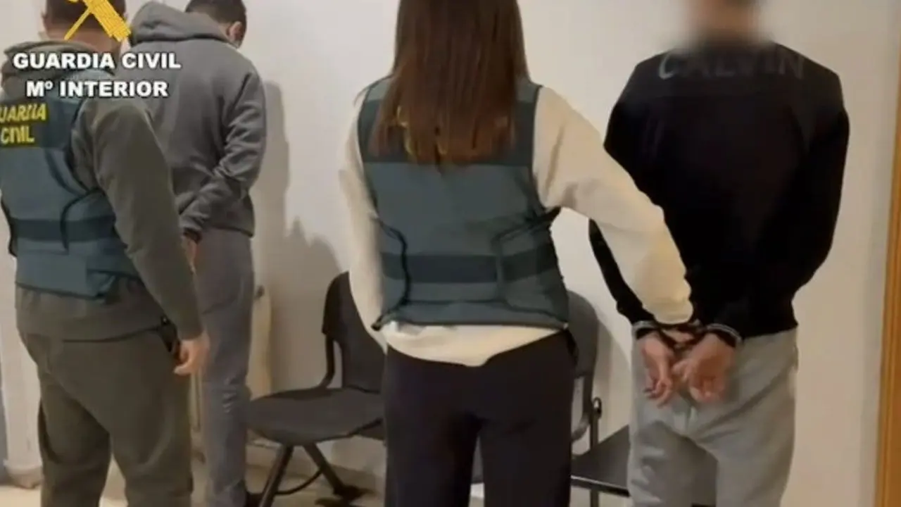 La Guardia Civil desmantela una banda que robaba a ancianos en Madrid. Detalles sobre la operaci&oacute;n policial.