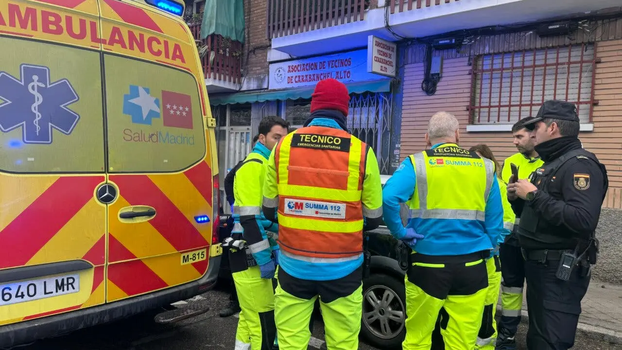 La polic&iacute;a interviene en un incidente en Carabanchel, Madrid.