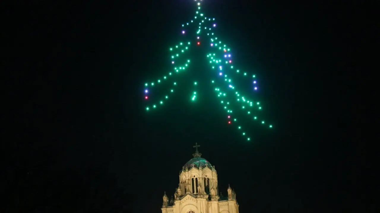 Un impresionante espect&aacute;culo de drones ilumina el cielo de Guadalajara.