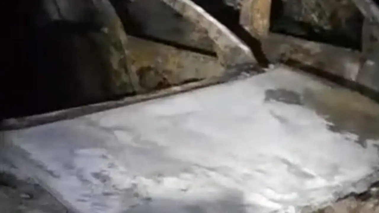 Seis coches y una moto fueron calcinados en un incendio en Latina. No hubo heridos.