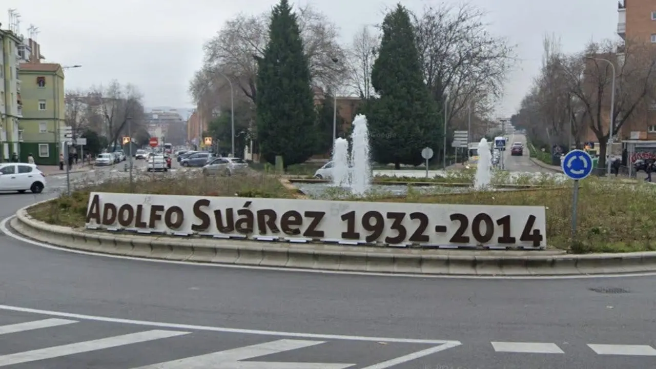 La glorieta de Adolfo Su&aacute;rez en Alcal&aacute; de Henares est&aacute; en el centro de un debate p&uacute;blico.