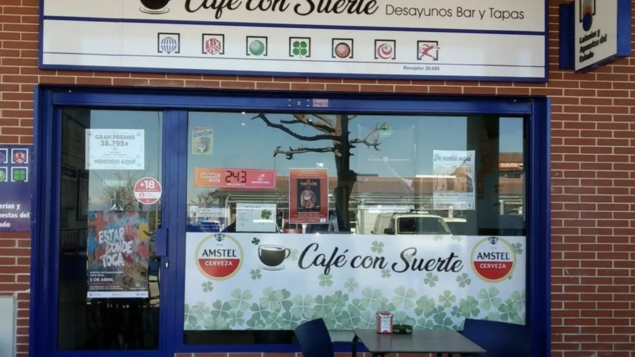El Caf&eacute; con Suerte es un bar y tapas en El Casar. Un lugar popular para los vecinos.
