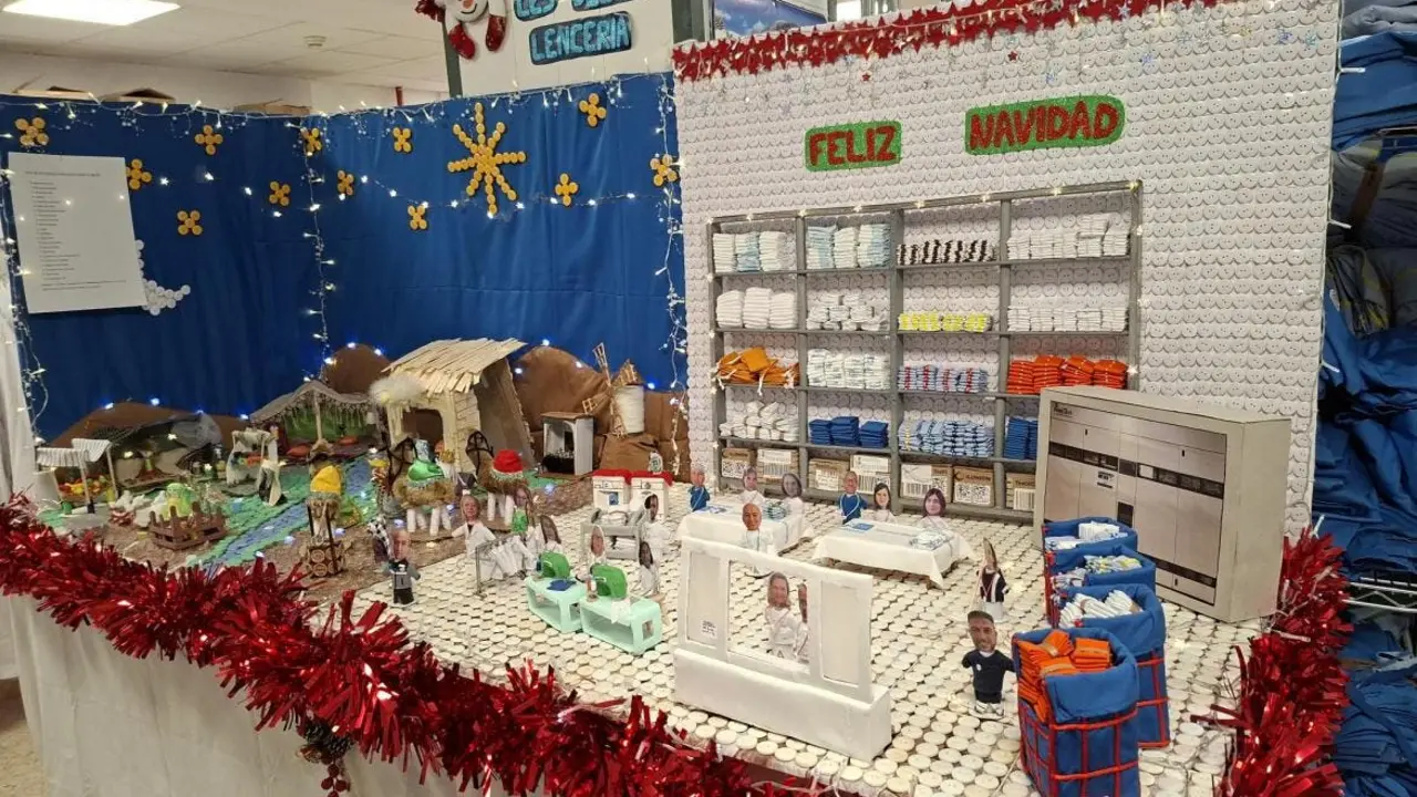 El bel&eacute;n del Hospital Pr&iacute;ncipe de Asturias destaca por su originalidad y calidad art&iacute;stica.