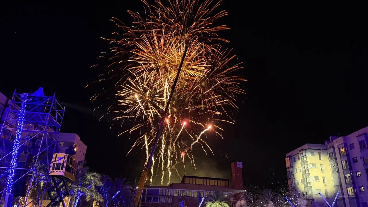 La Gran Cabalgata de Reyes de Torrej&oacute;n de Ardoz culmin&oacute; con un espect&aacute;culo de fuegos artificiales.