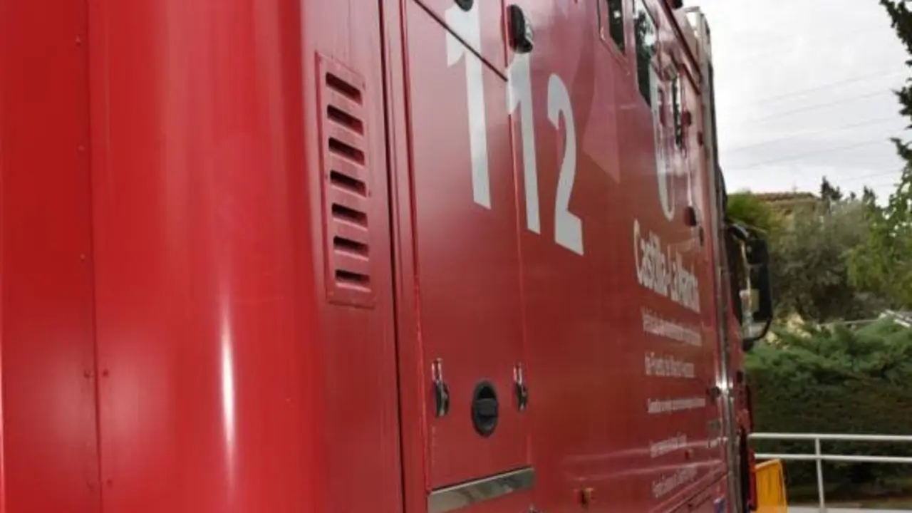 El cami&oacute;n de emergencias del 112 en Castilla-La Mancha durante un aviso rojo.