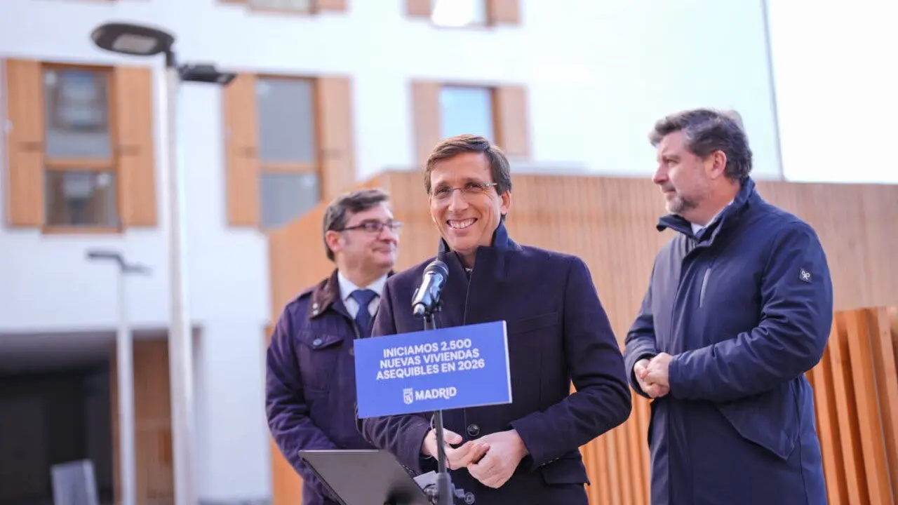 El alcalde de Madrid, Jos&eacute; Luis Mart&iacute;nez-Almeida, presenta un nuevo proyecto de viviendas.