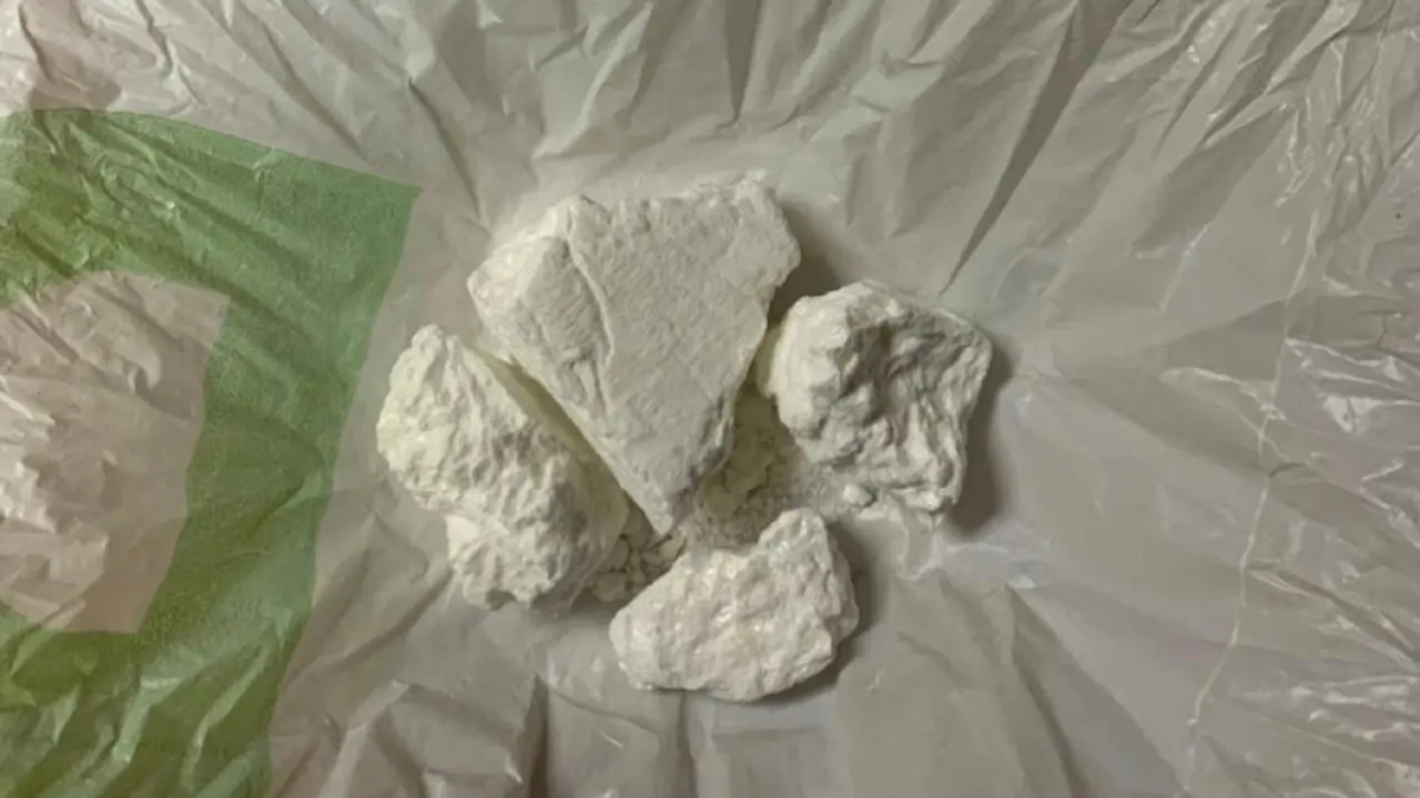 La Polic&iacute;a Nacional detuvo a un joven con 52 gramos de coca&iacute;na oculta.