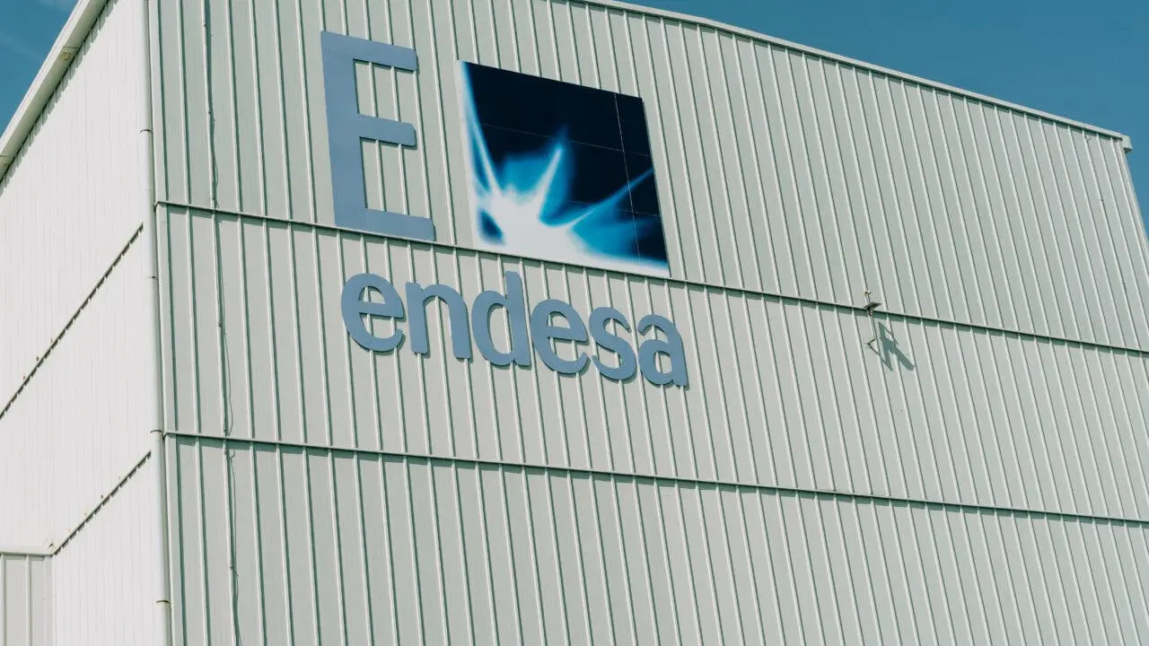 Endesa ha sufrido un hackeo que compromete datos de clientes. Se recomienda estar alerta.