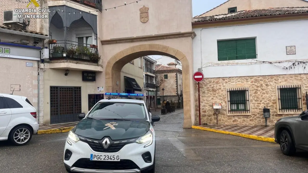 La Guardia Civil detiene a un sospechoso de da&ntilde;ar 23 coches en Mond&eacute;jar.