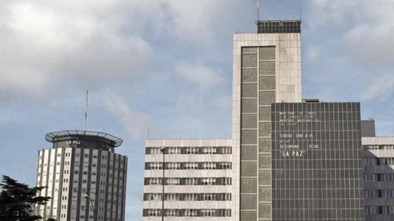 El Hospital La Paz es uno de los mejores hospitales de Espa&ntilde;a. Su arquitectura moderna destaca en Madrid.