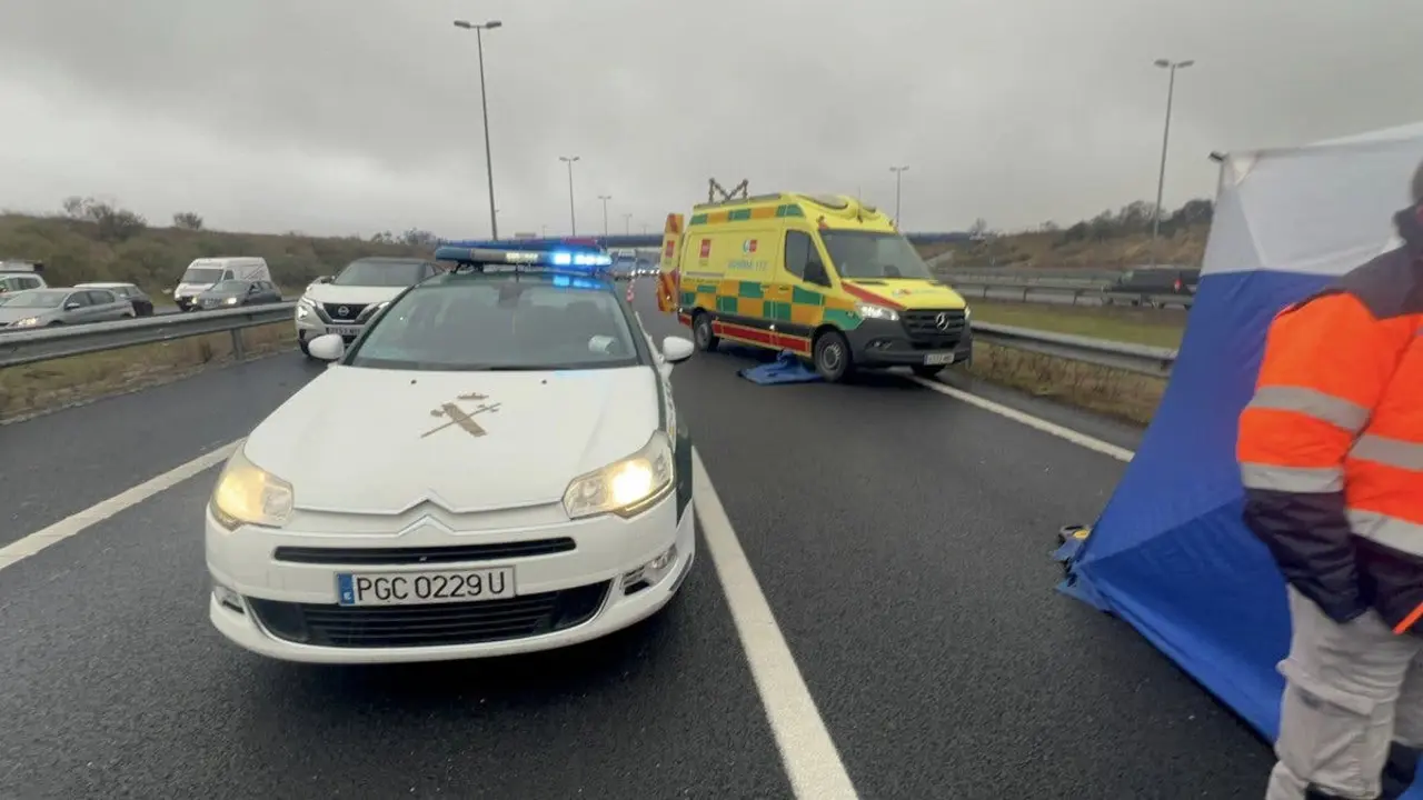 Un conductor de 36 a&ntilde;os result&oacute; herido tras chocar contra un cami&oacute;n en la M-50.