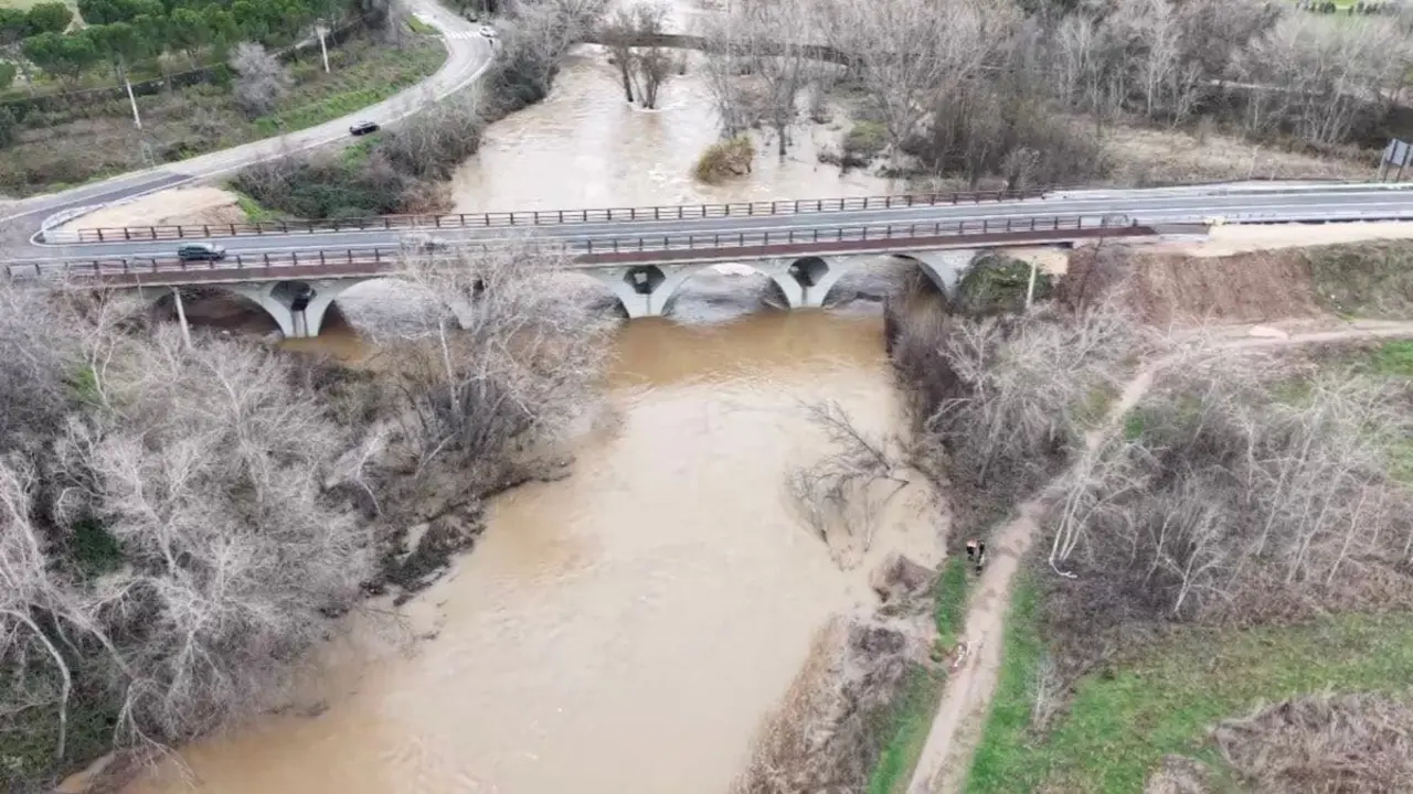Los drones vigilan el r&iacute;o Henares para prevenir desbordamientos. La tecnolog&iacute;a ayuda a anticipar riesgos.