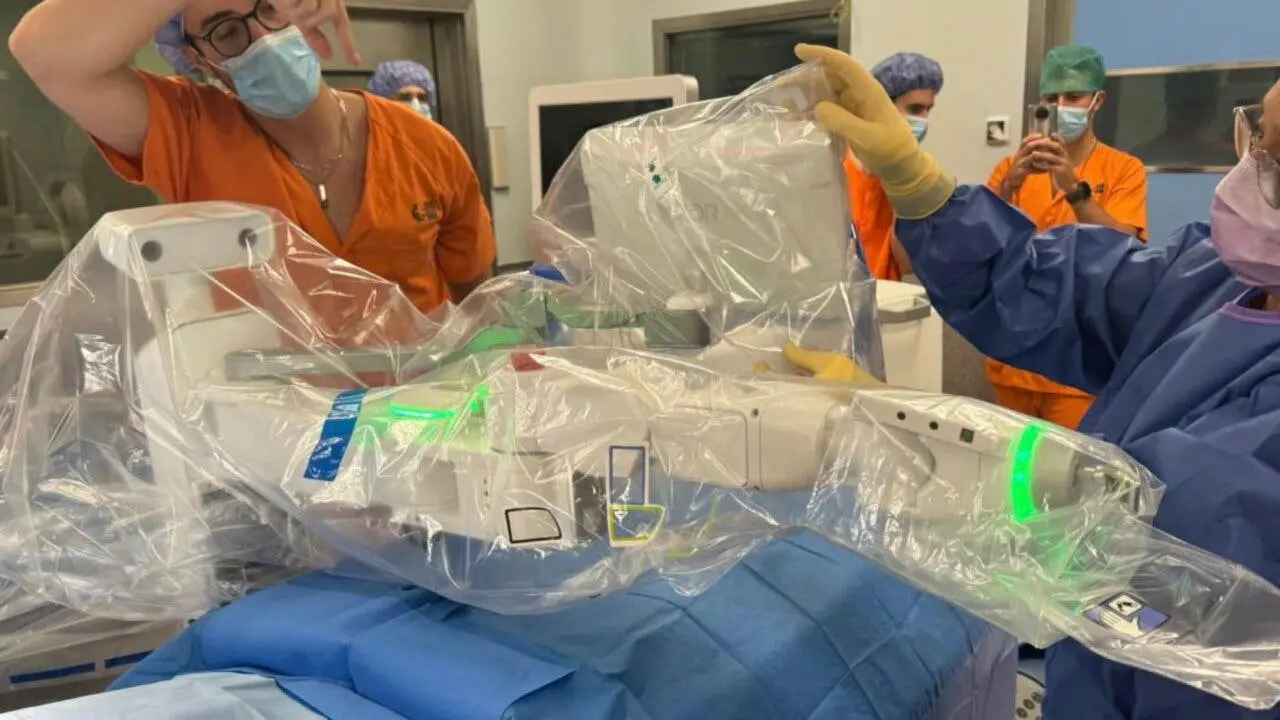 La sanidad p&uacute;blica madrile&ntilde;a presenta un robot para cirug&iacute;a de columna.