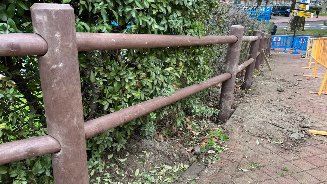 Vallado del paseo del r&iacute;o Henares en Nueva Alcal&aacute;. AYTO. DE ALCAL&Aacute;