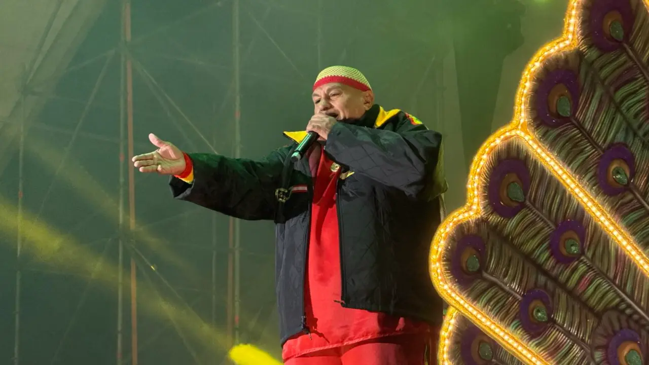 King &Aacute;frica, durante su actuaci&oacute;n en los Carnavales de Torrej&oacute;n. MiraCorredor
