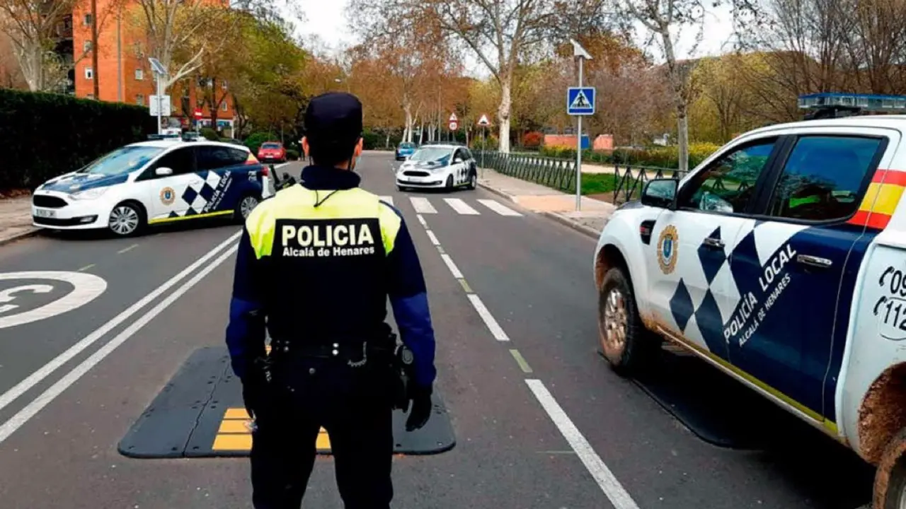 Imagen de archivo de un dispositivo de la Polic&iacute;a Local. AYTO. DE ALCAL&Aacute; DE HENARES