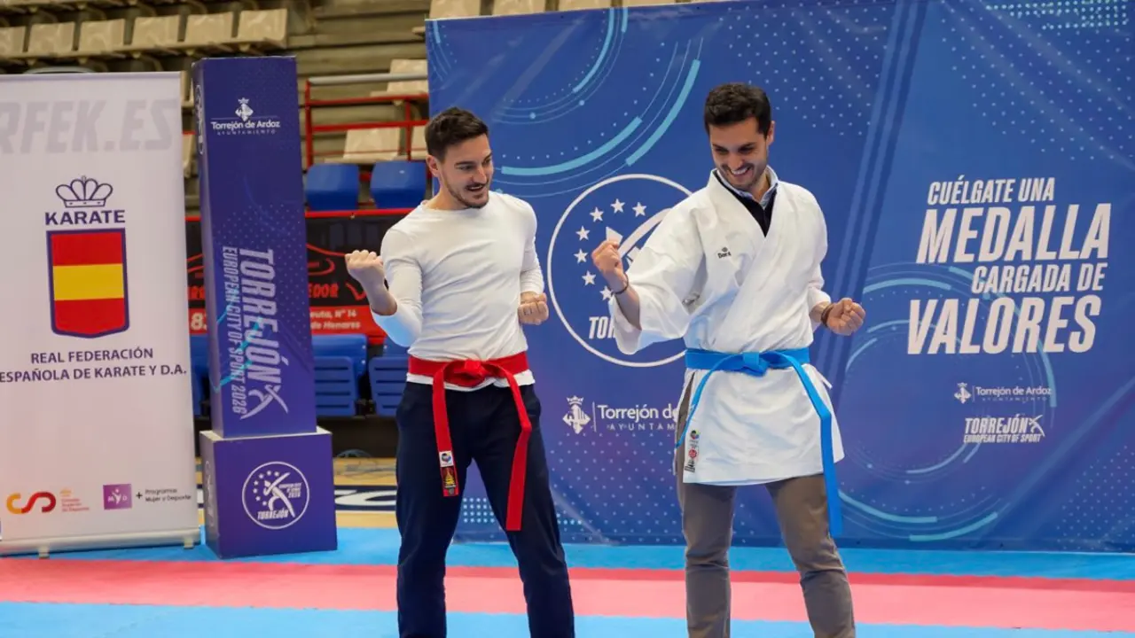 El alcalde, Alejandro Navarro, durante la presentaci&oacute;n de la Liga Nacional de Karate en Torrej&oacute;n de Ardoz. AYUNTAMIENTO DE TORREJ&Oacute;N DE ARDOZ