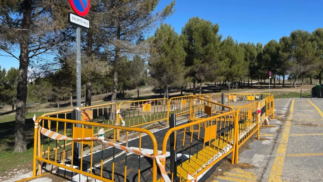 Nueva plataforma accesible de la cabecera de la l&iacute;nea 286 junto al Polideportivo El Cerro. AYUNTAMIENTO DE COSLADA