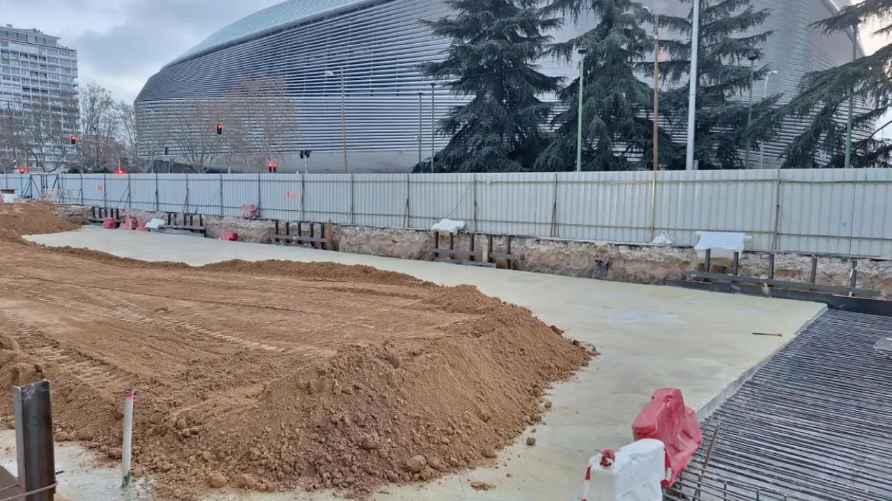 Obras de renovaci&oacute;n de la estaci&oacute;n de Metro de Santiago Bernab&eacute;u en el Paseo de la Castellana. COMUNIDAD DE MADRID