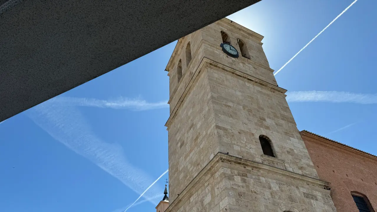 Campanario de la iglesia de San Juan Evangelista en Torrej&oacute;n de Ardoz. MiraCorredor
