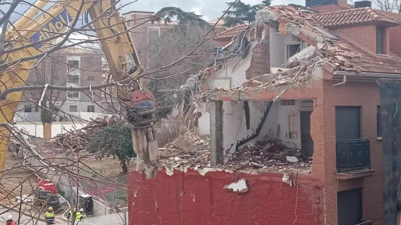 Demolici&oacute;n de una vivienda afectada por la L&iacute;nea 7B de Metro en San Fernando de Henares, en una imagen de archivo. AYUNTAMIENTO DE SAN FERNANDO DE HENARES