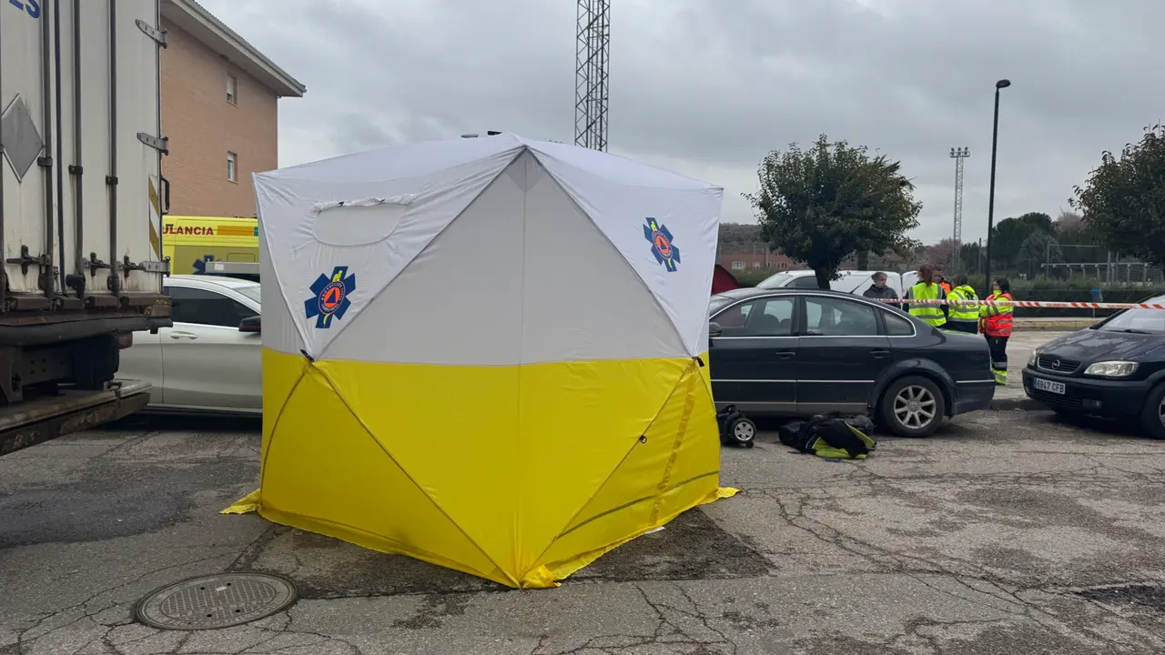 Carpa instalada por los servicios de emergencia tras el atropello mortal en Campo Real. 112 COMUNIDAD DE MADRID