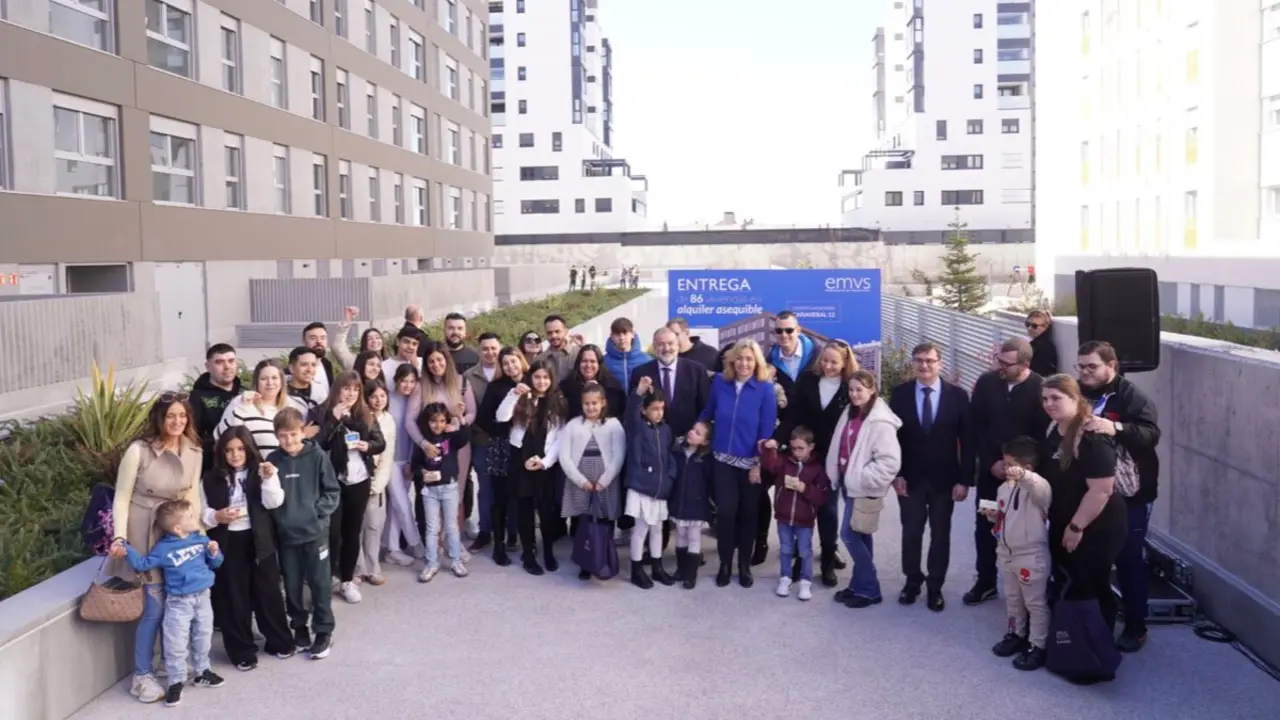 Entrega de llaves de las nuevas viviendas en El Ca&ntilde;averal. AYUNTAMIENTO DE MADRID