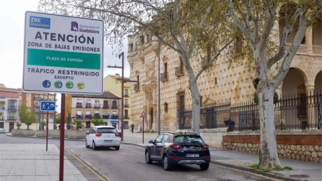 Carteles ZBE en Guadalajara. AYTO. DE GUADALAJARA.