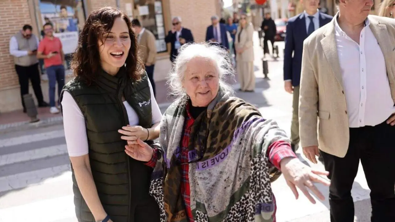 La presidenta de la Comunidad de Madrid, Isabel D&iacute;az Ayuso, durante su visita a Morata de Taju&ntilde;a. COMUNIDAD DE MADRID