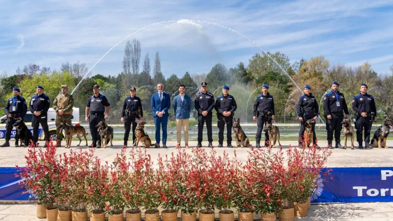 Unidades caninas policiales y militares durante las jornadas celebradas en el Parque Europa de Torrej&oacute;n de Ardoz. AYUNTAMIENTO DE TORREJ&Oacute;N DE ARDOZ