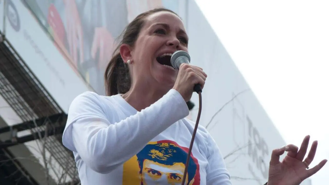 Mar&iacute;a Corina Machado durante una protesta en Caracas (Venezuela) en 2017. SHUTTERSTOCK