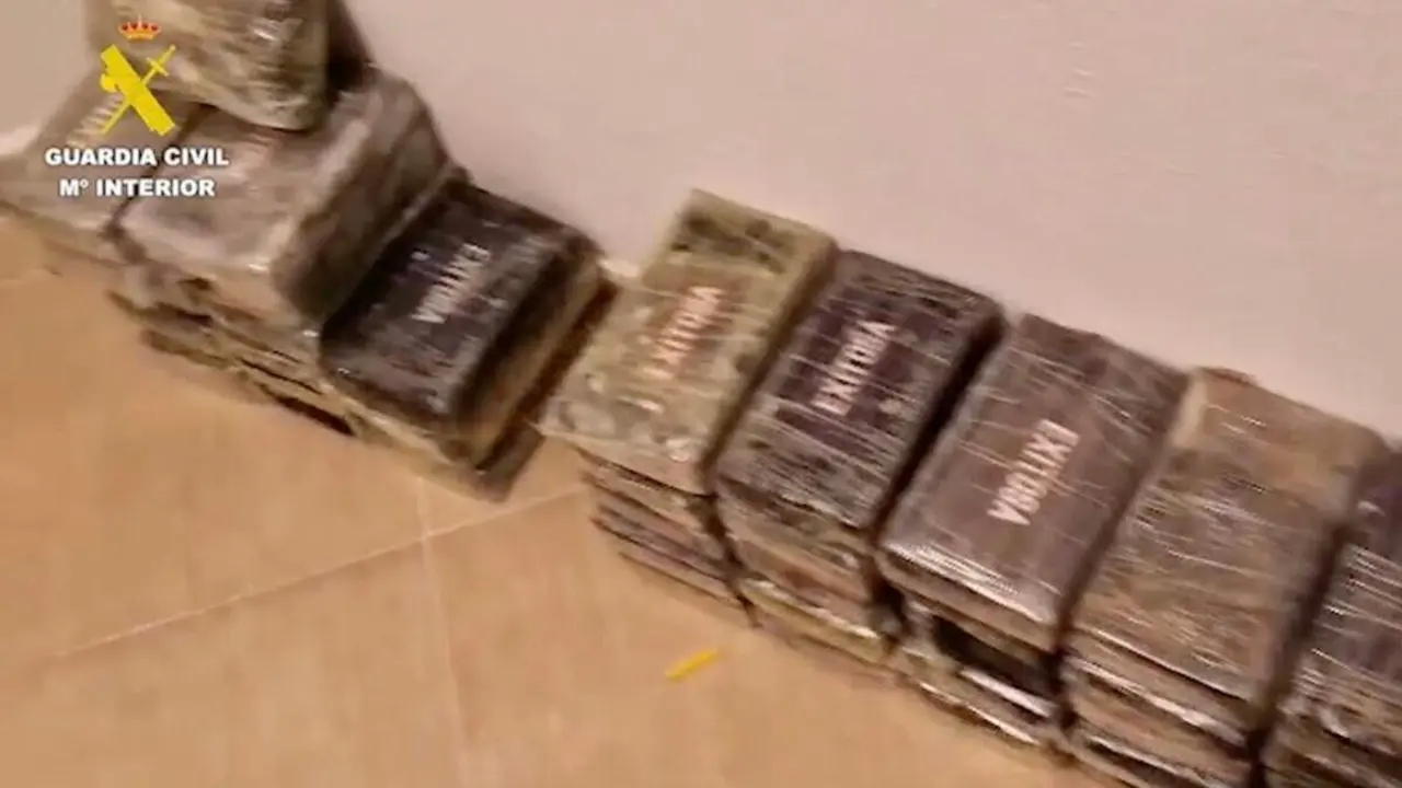 Fardos de droga intervenidos en la operaci&oacute;n de la Guardia Civil. GUARDIA CIVIL