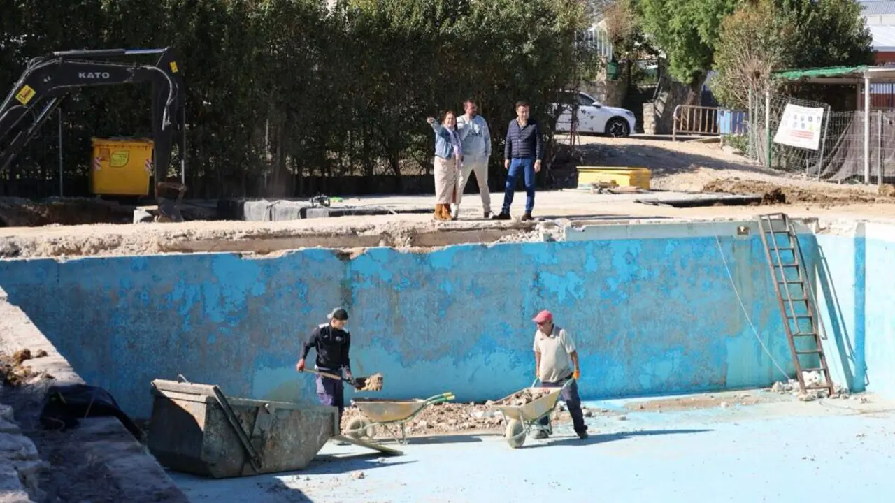 Obras de reforma en la piscina municipal de Campo Real. AYUNTAMIENTO DE CAMPO REAL