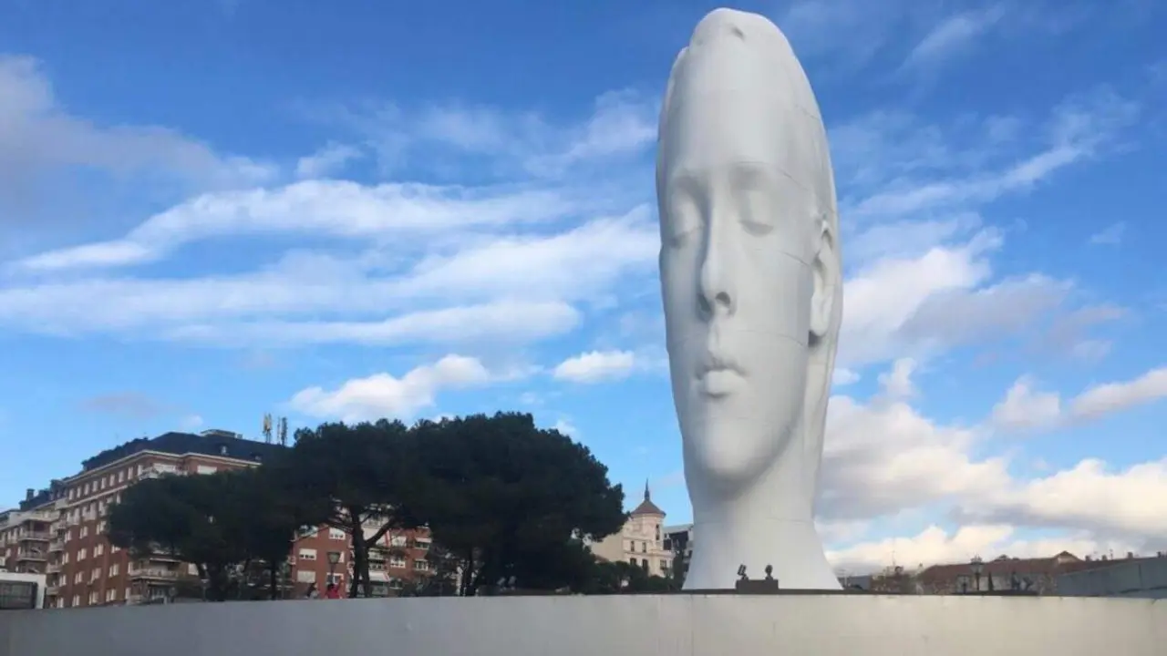 Escultura &lsquo;Julia&rsquo; de Jaume Plensa en la plaza de Col&oacute;n. AYUNTAMIENTO DE MADRID