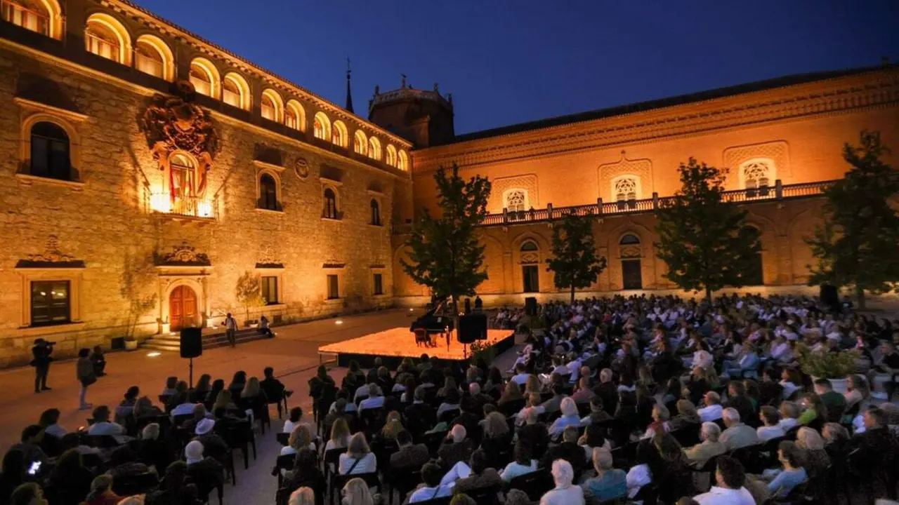 Concierto durante una edici&oacute;n anterior de la Noche en Blanco de Alcal&aacute; de Henares. AYUNTAMIENTO DE ALCAL&Aacute; DE HENARES