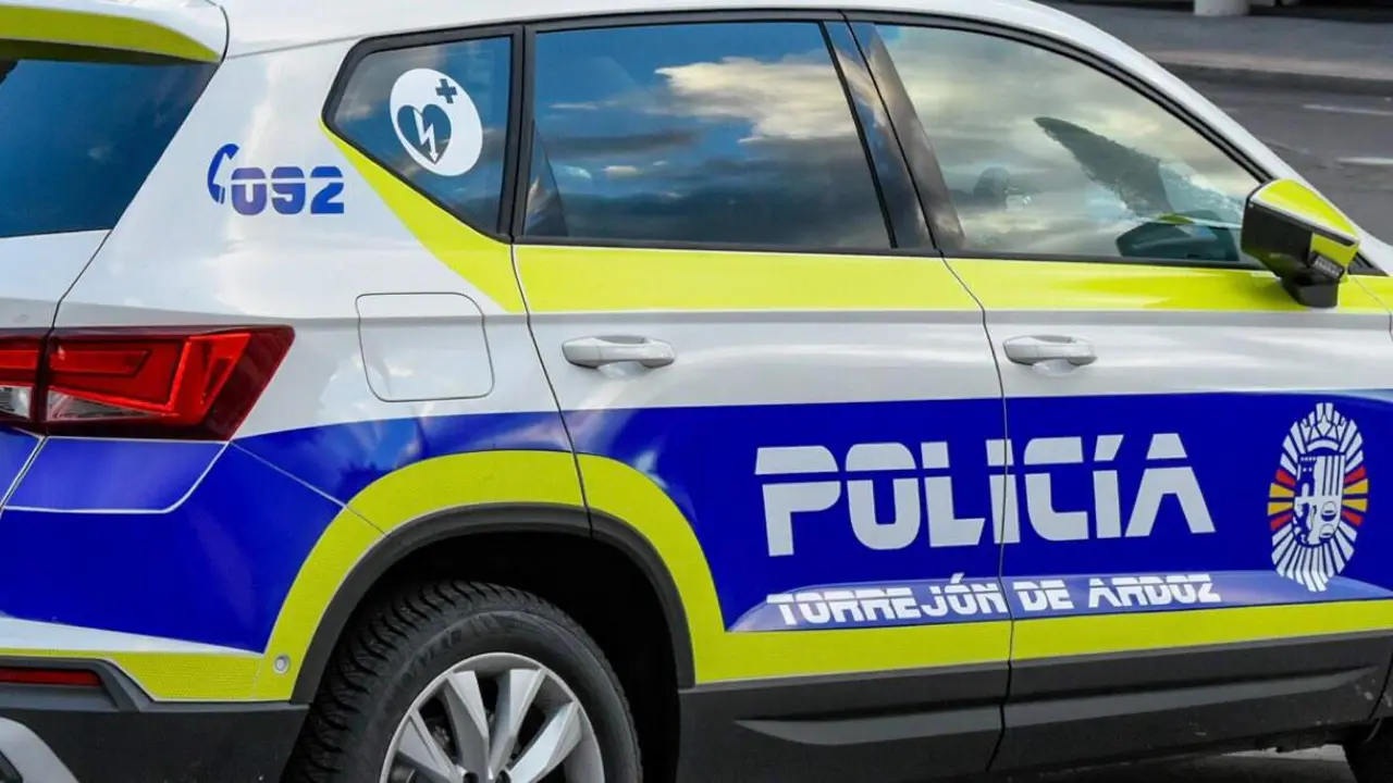 Veh&iacute;culo de la Polic&iacute;a Local de Torrej&oacute;n de Ardoz equipado con desfibrilador DESA. AYUNTAMIENTO DE TORREJ&Oacute;N DE ARDOZ